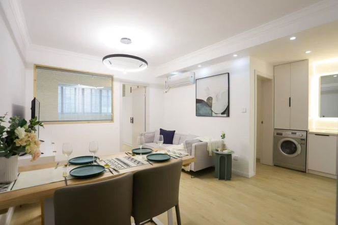 2br both face south great daylight fully furnished @ Line 1,9,11 Xujiahui