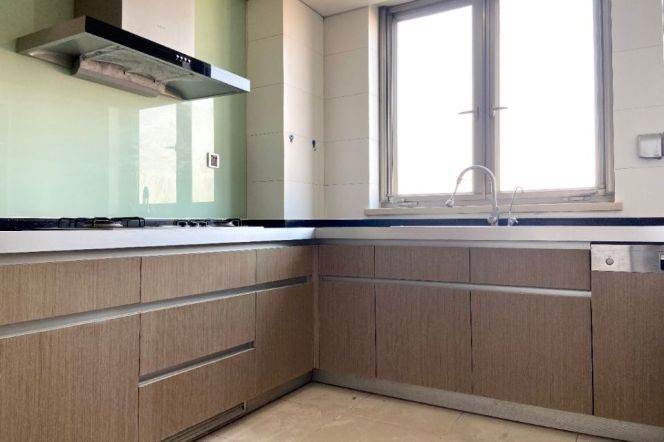 Modern decoration 4brs with floor heating and balcony in Lujiazui