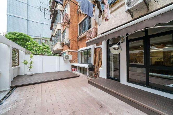 Jing'an temple historical building floor heating 3brs/2lv/2ba apt wt terrace; L2/7