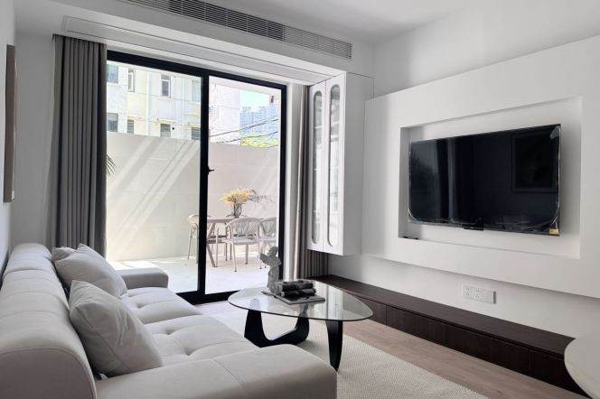 Big Yard 1+1 bedrooms Apt+central AC+oven+Dryer @ Zhongshan Park