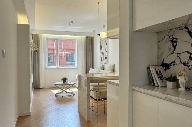 Warm 1Br + open balcony| Next to Suzhou River | Zhongshan Park Metro L2/3/4 | Elevator