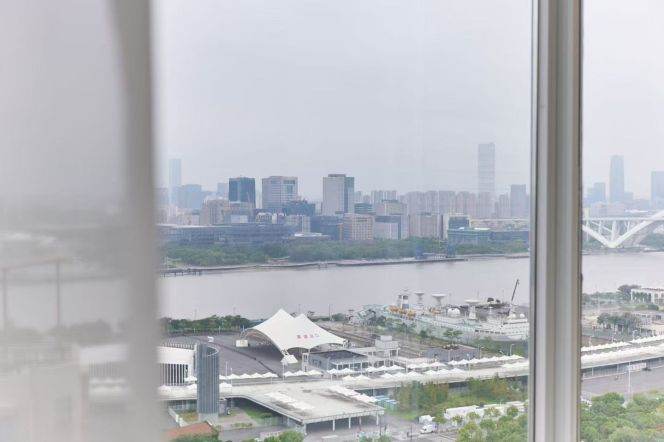modern big 2brs plus study floor heating nice furniture beside Huang pu river line 4,8 