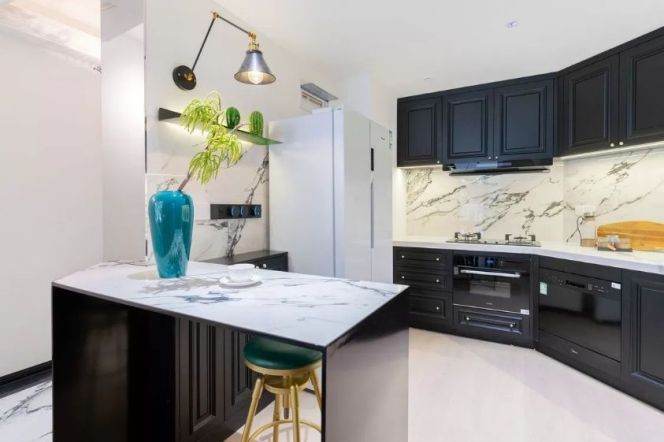 Stylish 2+1 Bedroom Apartment | Adjacent to IAPM Mall