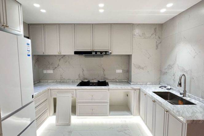 Modern decoration 2brs with floor heating and balcony in Gubei 