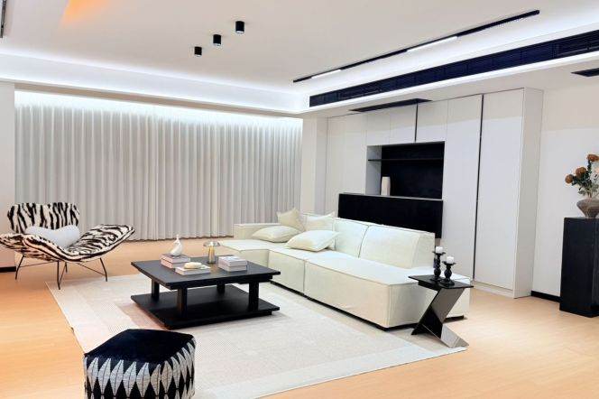4-Bedroom Luxury Apartment | Prime Xujiahui Location