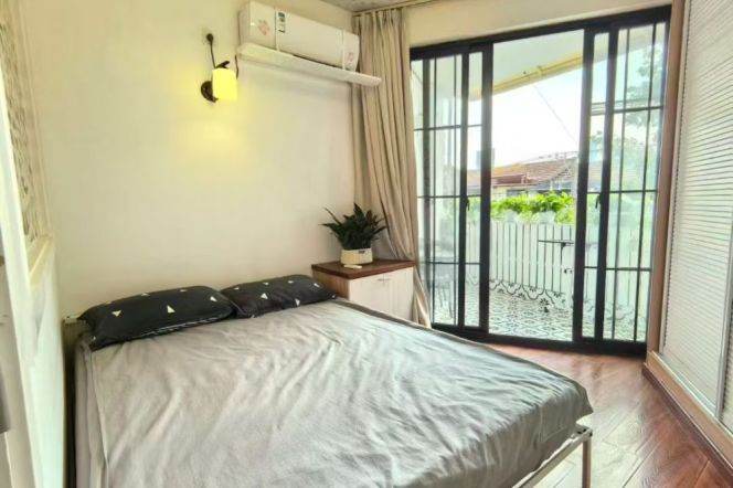 Lovely 1 BR 1 LR with outdoor balcony near IAPM 