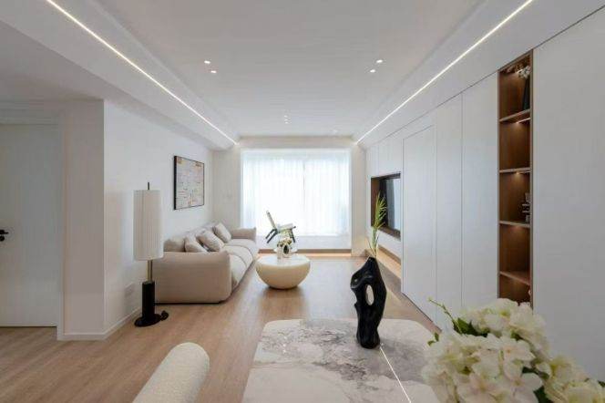 Modern decoration 2brs with floor heating and balcony in Zhong Shan park 
