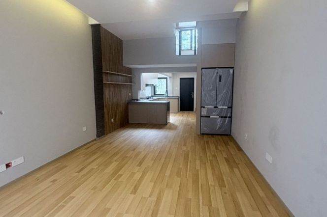 Newly renovated 3+1br single house @Middle Huaihai Rd