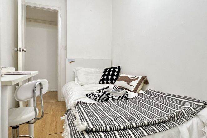 Budget friendly room near Jingan temple, close to SJTU, long-shot term lease 