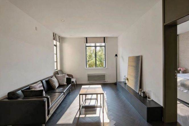 Charming 2Brs/2Lrs/1Bt apt nr Shanghai library,M10/11