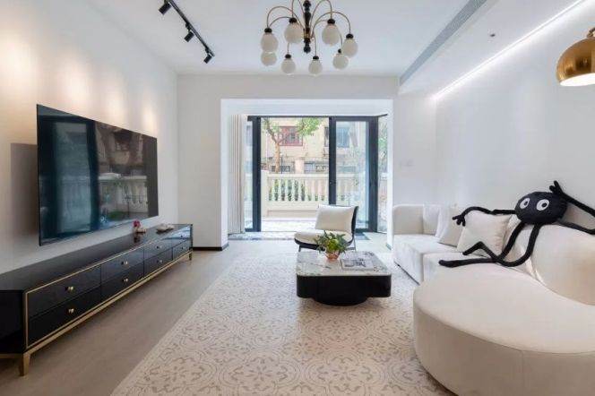 Stylish 2+1 Bedroom Apartment | Adjacent to IAPM Mall