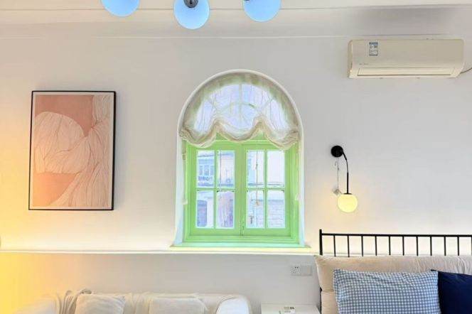 Personal sublet: Old Shanghai-style south-facing room with balcony in Xintiandi