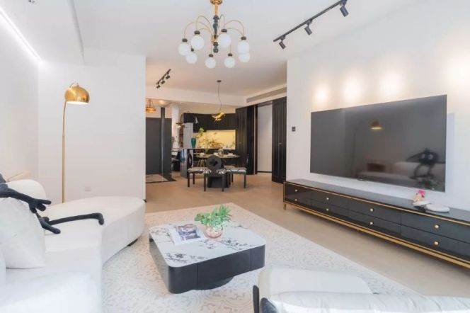 Stylish 2+1 Bedroom Apartment | Adjacent to IAPM Mall