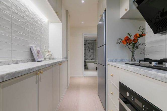 Modern decoration 2brs with floor heating in west nan jing road CBD