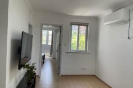 Bright 1-bedroom apartment close to Laowaijie,Line 10