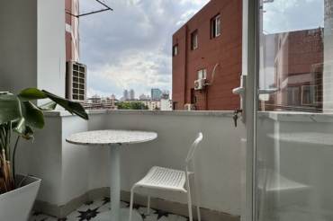 Warm 1Br + open balcony| Next to Suzhou River | Zhongshan Park Metro L2/3/4 | Elevator