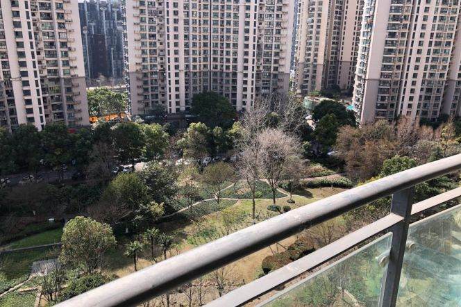 Sublet Master Bedroom July August Sept - 120sqm - Zhongtan Road station L13/L3/L4