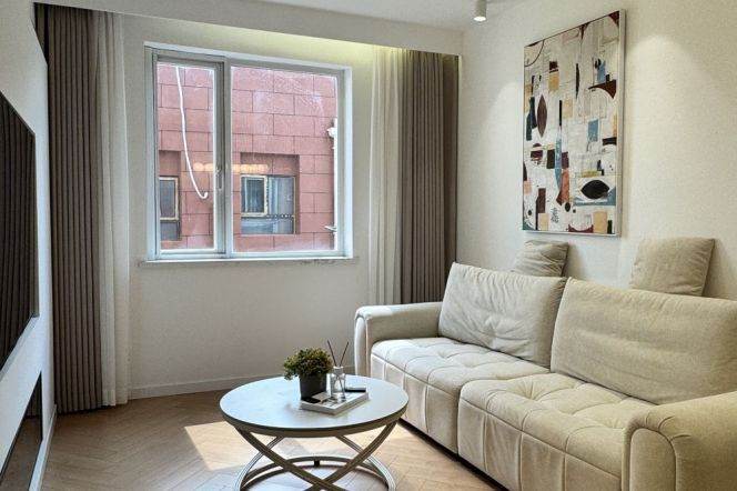 Warm 1Br + open balcony| Next to Suzhou River | Zhongshan Park Metro L2/3/4 | Elevator