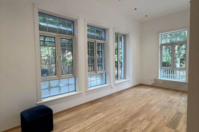 Xujiahui Commercial Area, Shanghai Exhibition / Showroom Space for Lease