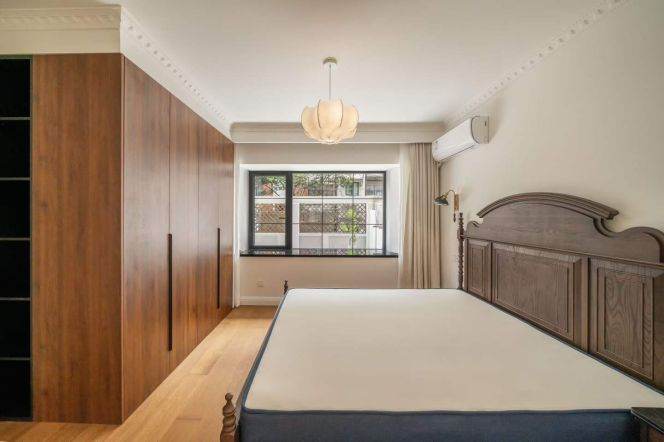 Jing'an temple historical building floor heating 3brs/2lv/2ba apt wt terrace; L2/7