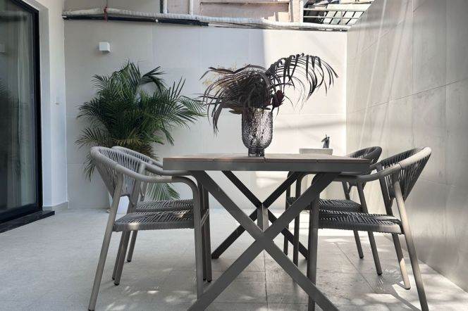 Nice yard+spacious 1br 2lr+Study/big living room/double south,Zhongshan park@L2/3/4