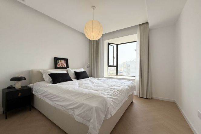 Spacious 3-Bedroom Residence | Prime Jing'an Riverside Area  