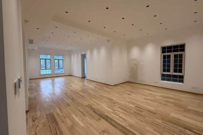Xujiahui Commercial Area, Shanghai Exhibition / Showroom Space for Lease