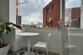 Warm 1Br + open balcony| Next to Suzhou River | Zhongshan Park Metro L2/3/4 | Elevator