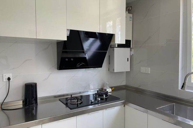 Bright 1-bedroom apartment close to Laowaijie,Line 10