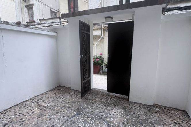 Newly renovated 3+1br single house @Middle Huaihai Rd