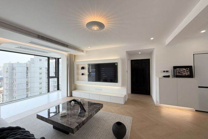 Spacious 3-Bedroom Residence | Prime Jing'an Riverside Area  