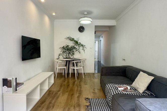 Standard1BR Apt + green view | Jiao Tong University metro L10&11 | 7.2K