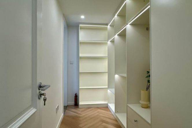 modern big 2brs plus study floor heating nice furniture beside Huang pu river line 4,8 