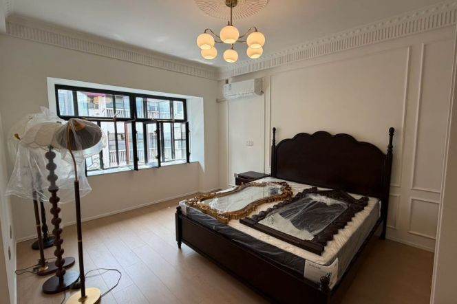 West Beijing rd/Tongren rd historical building 2+1brs apt wt balcony;L2/7/14