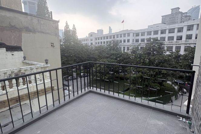 Newly renovated 3+1br single house @Middle Huaihai Rd