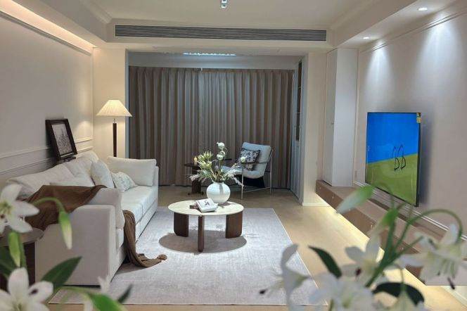 Modern decoration 3brs with floor heating in in Gubei 