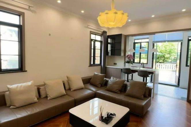 Excellent 1br with 80 sqm Private Terrace @West Jianguo Road
