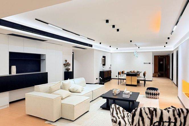 4-Bedroom Luxury Apartment | Prime Xujiahui Location