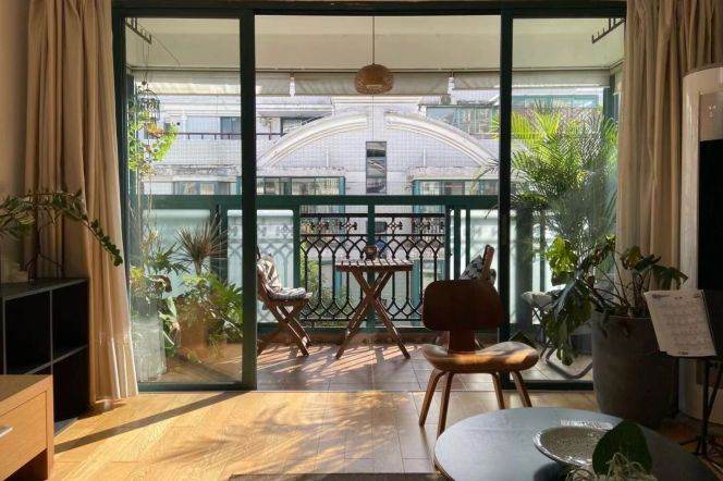 Master Bedroom in a 3Br flat with Balcony at Zhongshan Park