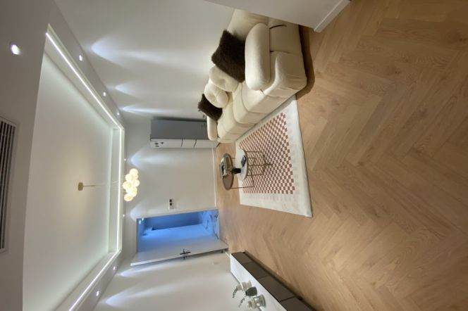 jiangsu rd modern 1BR/big living room@L2/11 