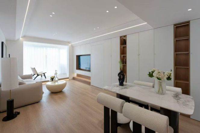 Modern decoration 2brs with floor heating and balcony in Zhong Shan park 