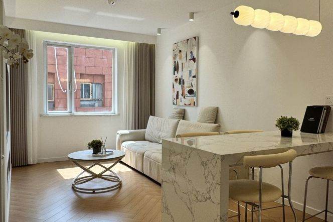 Warm 1Br + open balcony| Next to Suzhou River | Zhongshan Park Metro L2/3/4 | Elevator
