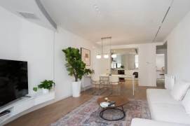 2+1 Rooms, 2 Baths, Open Balcony/Wall heating/Dish washer, 135 sqm @ Changshou metro L7&13