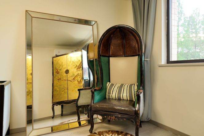 3 Brs, 2 Baths, 160 sqm with Lots of Natural Light @ Loushanguan metro L2