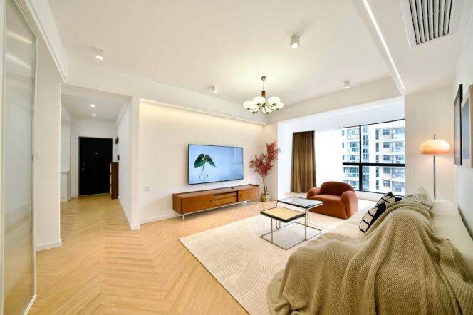 3 Brs, 1 Bath, Floor heating/Central ac/Oven, 130 sqm @ Longde metro L11&13