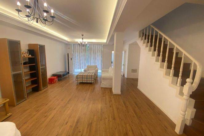 Single House 4 br with Garden in PuDong, Next British School(KangQiao) L 18