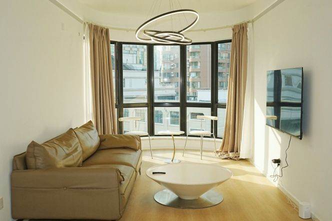 Jing'an Temple, with a 60-square-meter terrace, underfloor heating, and floor-to-ceiling windows.