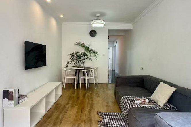 Jiaotong University 1BR apartment