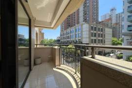 Wutong District, Zhenning Road Apartment Building, with an outdoor balcony