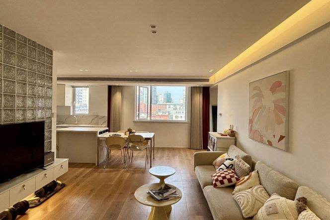 4Bdrs 2Baths 170sqm/Spacious&Bright /Line 1/2/8  People's Square/West Nanjing Rd/elevator